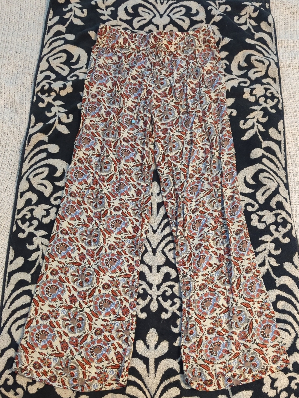 Lucy & Laurel Cream Wide-Leg Pants with Rust & Blue Floral Pasley Print - S/XS